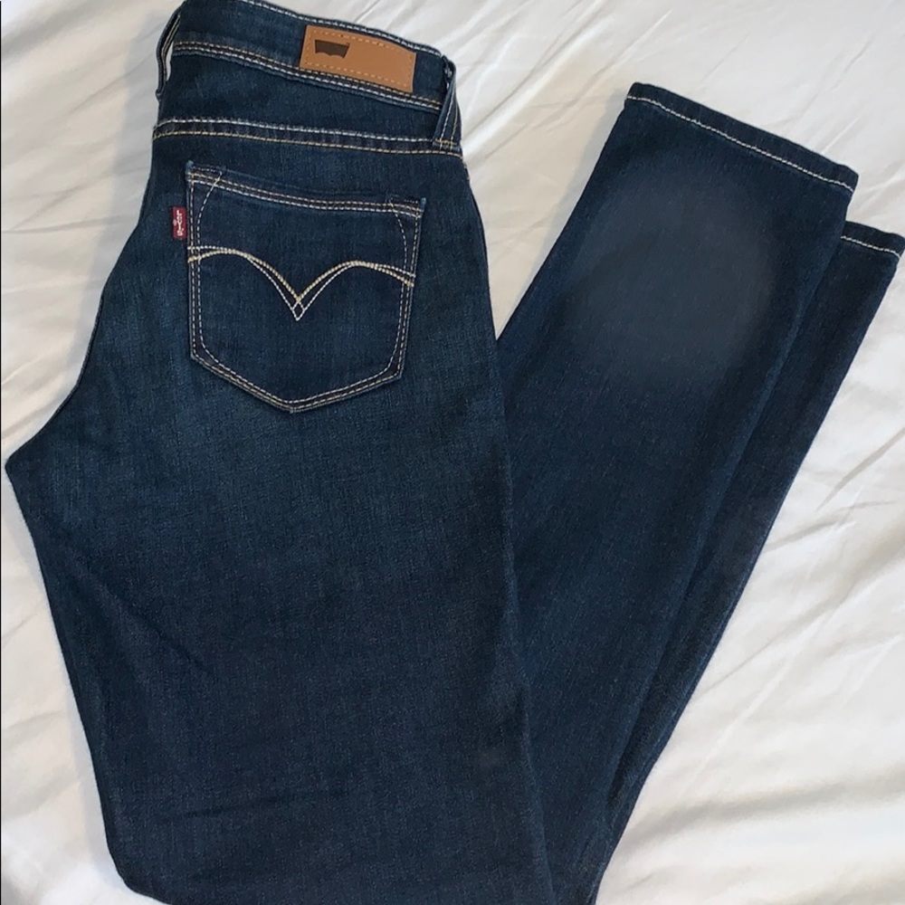 Levi’s Demi Curve